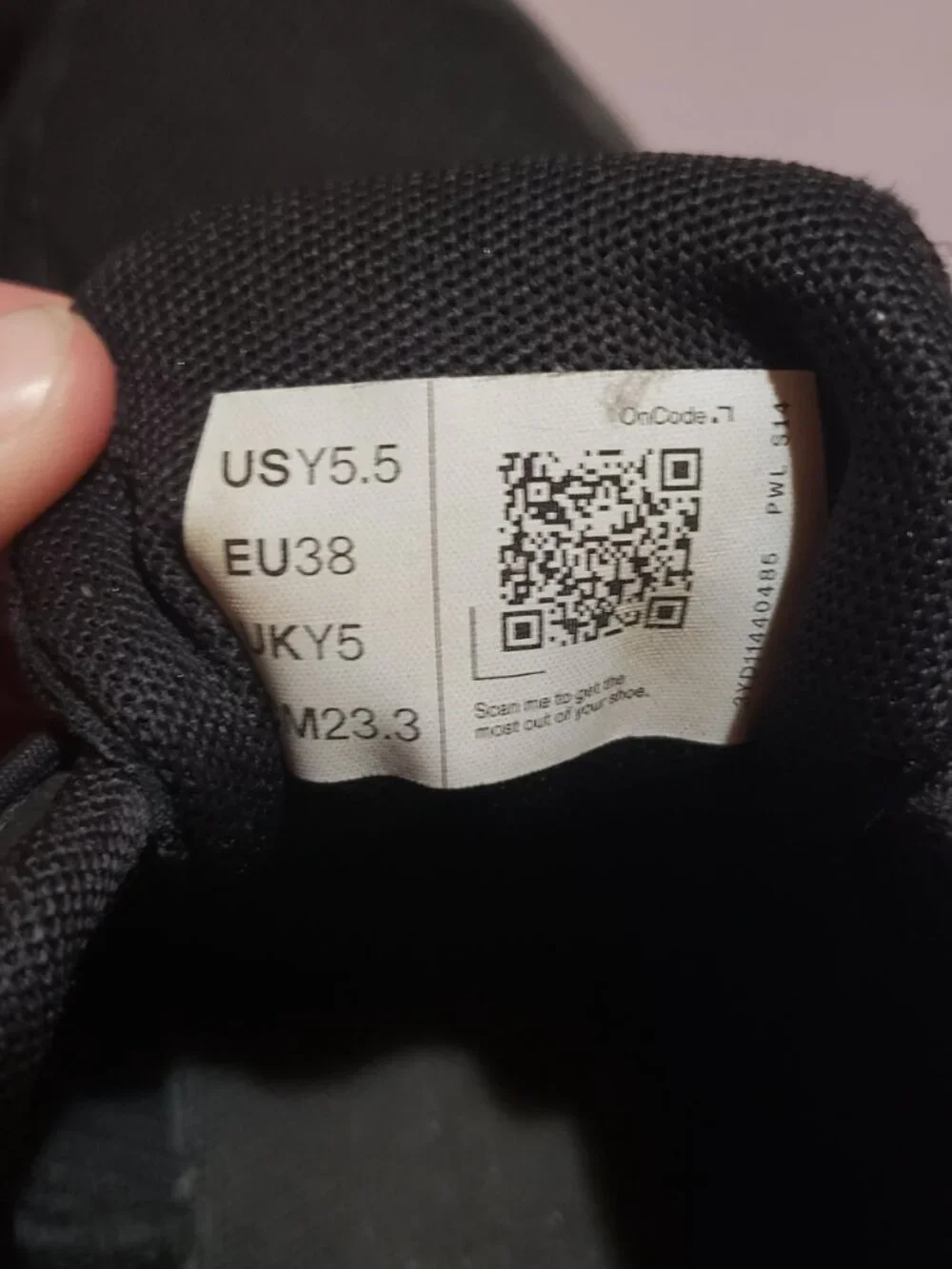 Boys size 5.5 tennis shoes